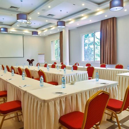 Admas Grand Hotel Энтеббе Экстерьер фото