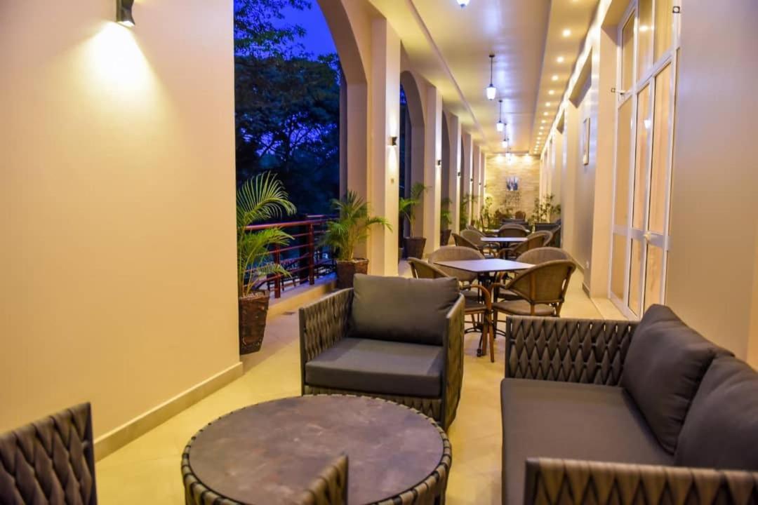 Admas Grand Hotel Энтеббе Экстерьер фото
