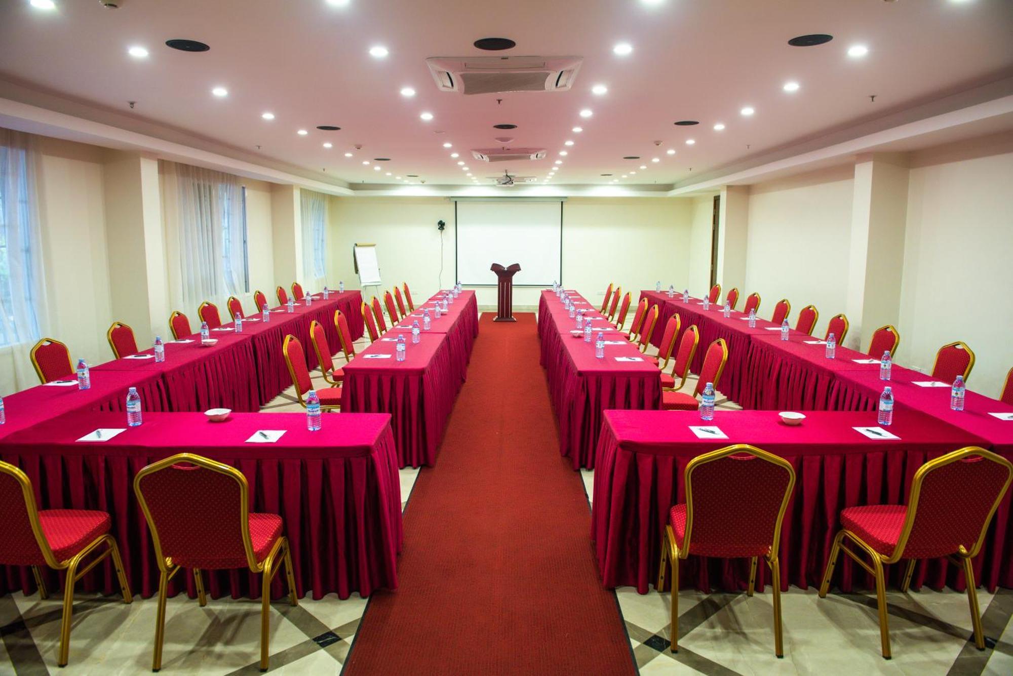 Admas Grand Hotel Энтеббе Экстерьер фото