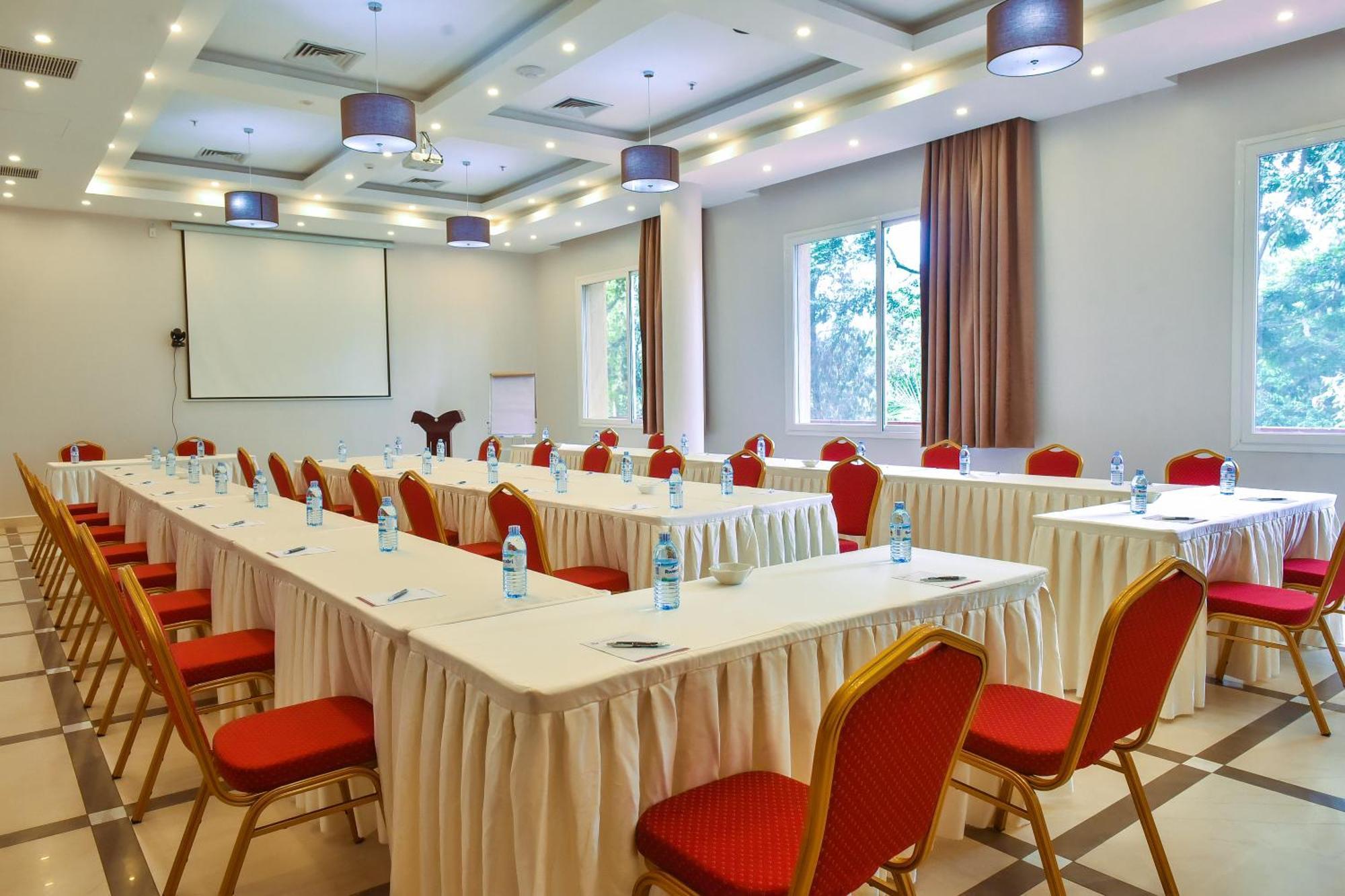 Admas Grand Hotel Энтеббе Экстерьер фото